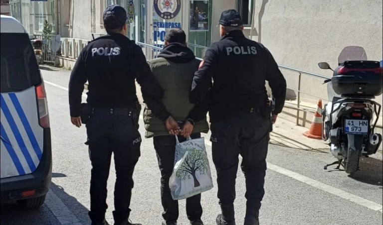 Kamu Görevlisi Kılığında Dolandırıcı Yakalandı!