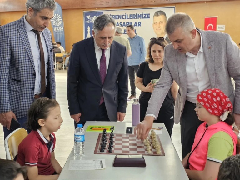Gölcük’te satranç heyecanı başladı