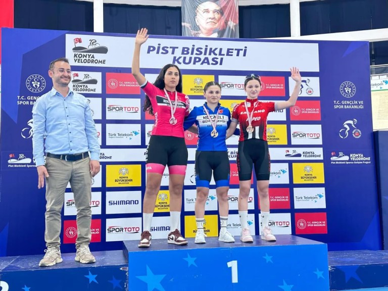 Kağıtspor’da başarı geleneği devam ediyor