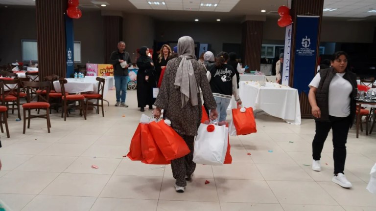 KO-MEK’ten çocuklara bayram sevinci