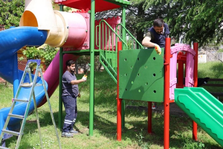 Kartepe’de parklar yenileniyor