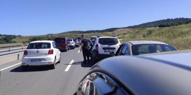 Sağlık ekipleri trafikte zor anlar yaşıyor!