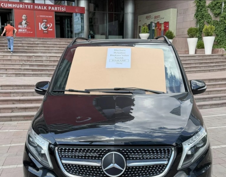 CHP’de ‘haram para’ araç gerilimi