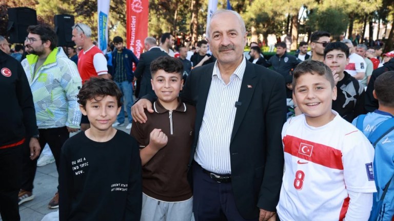 Gebze Kent Meydanı’nda milli maç coşkusu
