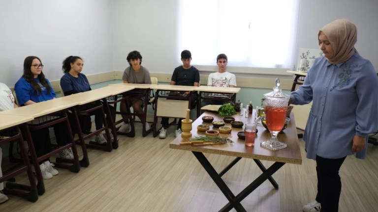 Akademi Lise Yaz Okulu’na başvurular sürüyor