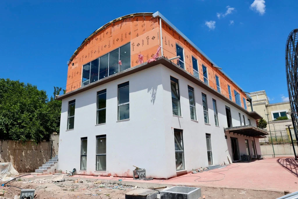 Çamlıtepe Spor Kompleksi hızla yükseliyor