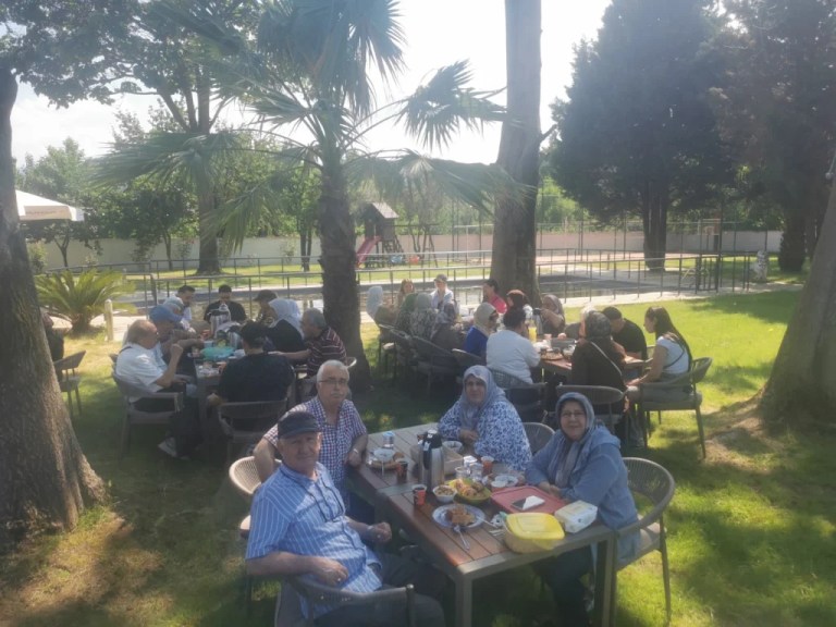 Gölcük Saygınlar’dan ‘yaza merhaba’ pikniği