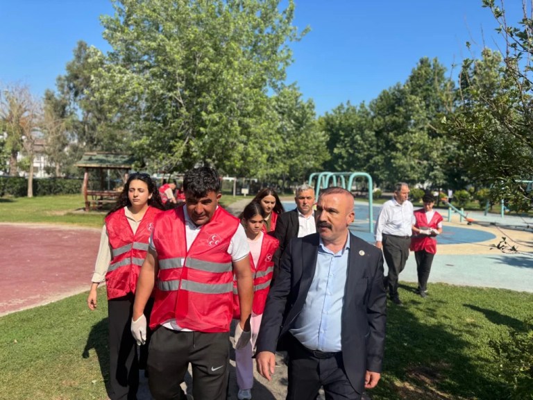 MHP Dilovası Tavşancıl Sahili’ni temizledi