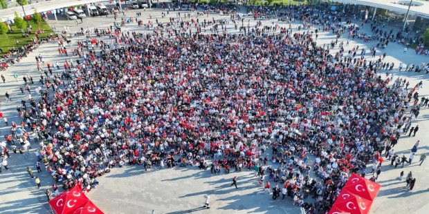 İzmit’te millî maç coşkusu sabahın ilk ışıklarıyla yaşandı