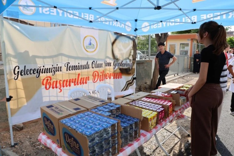 LGS öğrencilerine Kartepe Belediyesi’nden tatlı destek
