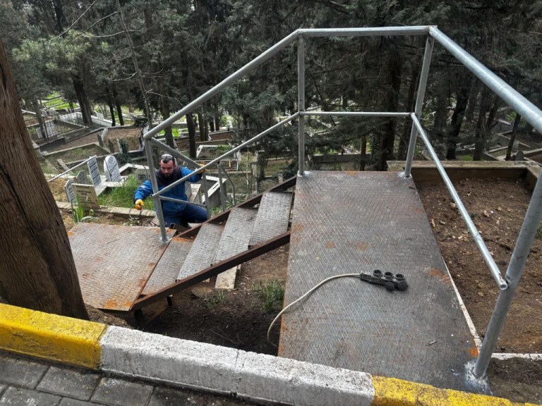 Mezarlıklarda erişim ve güvenlik artırılıyor