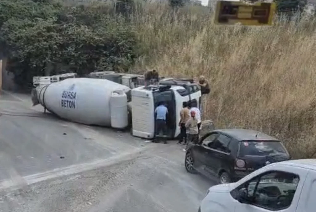 Beton mikseri Gebze’de devrildi!