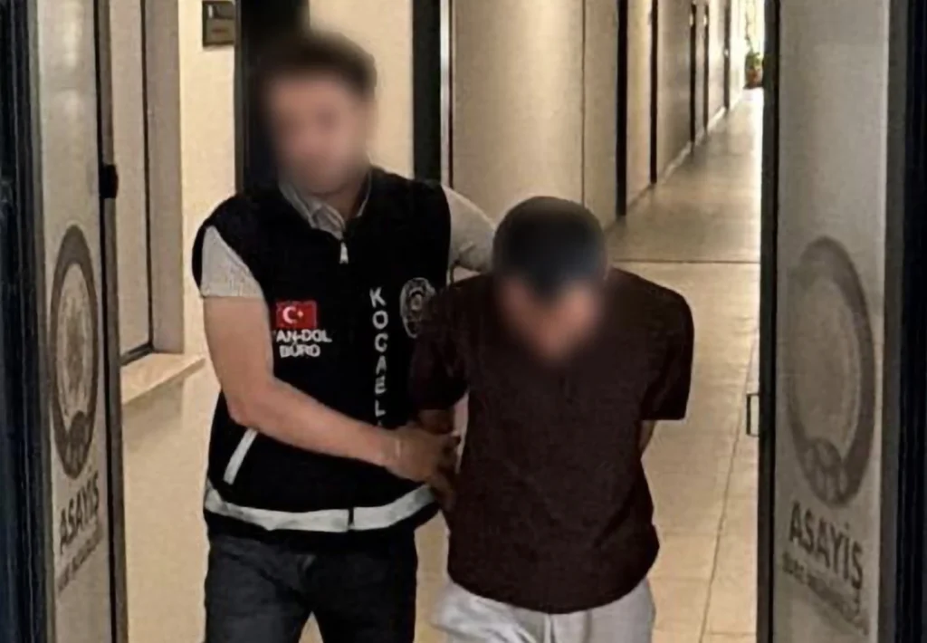 Kendisini polis tanıtan dolandırıcı tutuklandı!