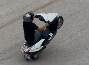 Gölcük’te motosikletli şov tepki çekti!