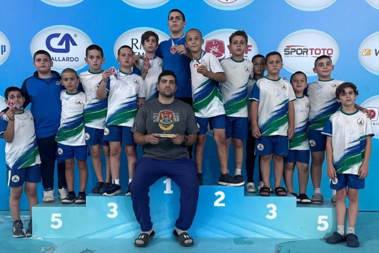 Kartepeli Güreşçilerden Madalya Yağmuru - 2. görsel