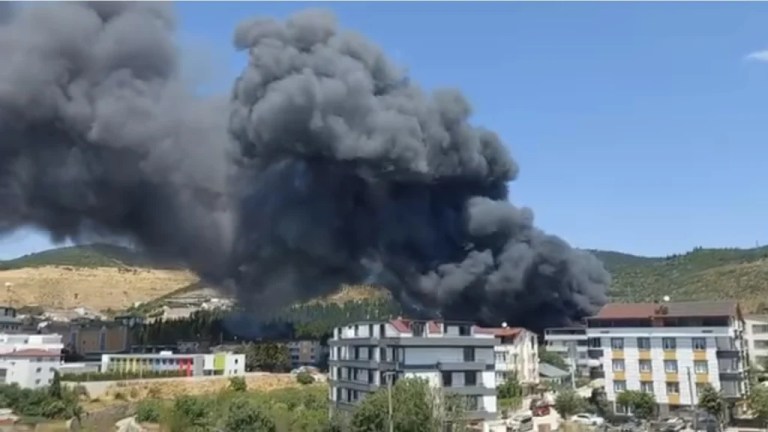 Körfez'de boya fabrikasında korkutan yangın!