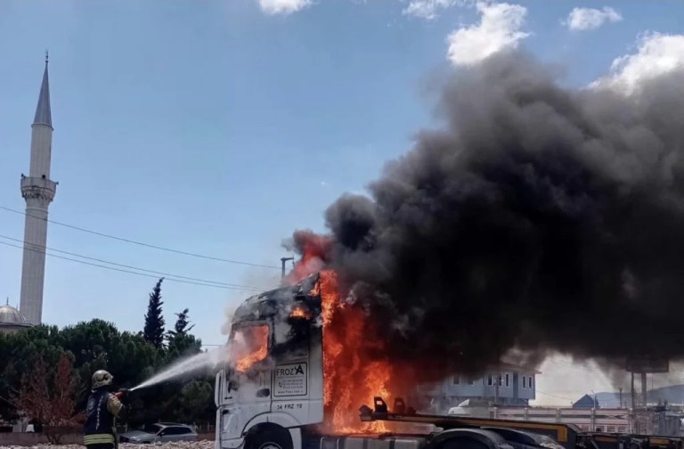Körfez'de TIR alevlere teslim oldu!