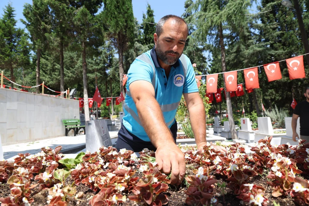 Gebze'de mezarlık ve şehitliklere kapsamlı bakım!