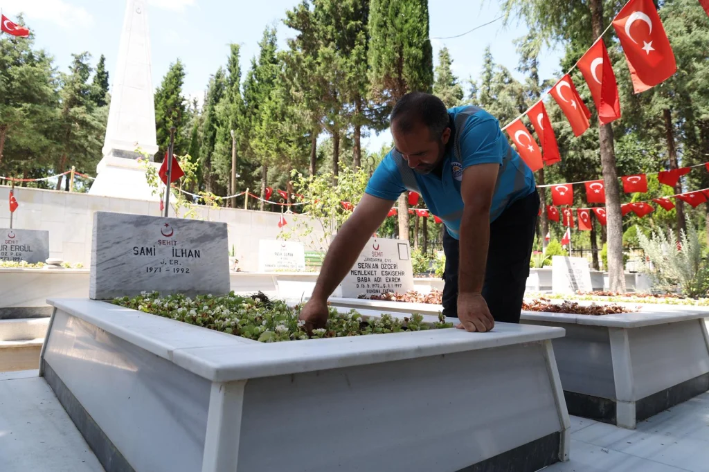 Gebze'de mezarlık ve şehitliklere kapsamlı bakım! - 2. görsel