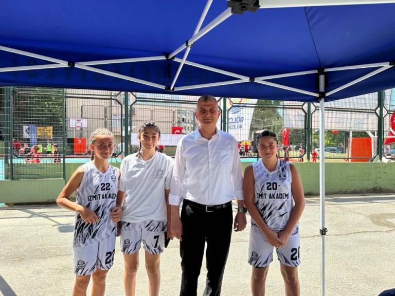 Gölcük'te Sokak Basketbolu Heyecanı Başladı