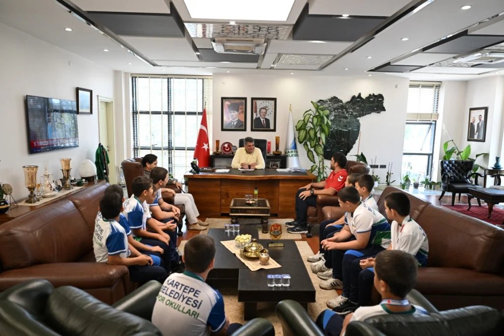 Başkan Kocaman Şampiyon Güreşçilerle Buluştu - 2. görsel