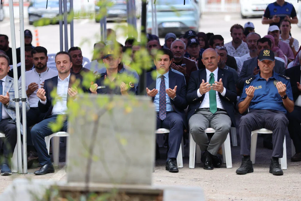 Deprem şehitleri dualarla anıldı! - 3. görsel