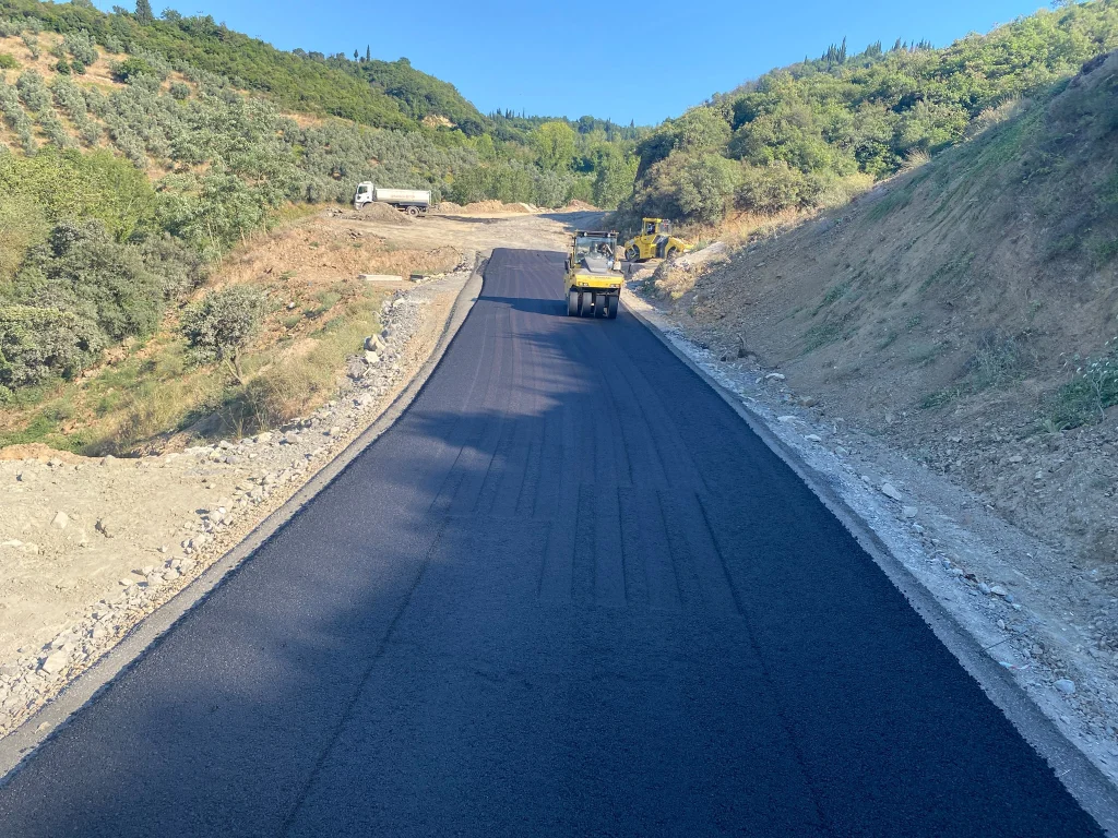 Dereköy'de bozulan yollar yenileniyor!