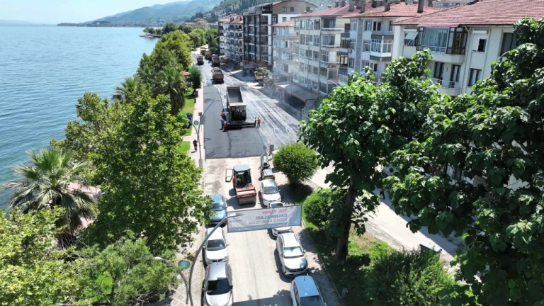 Karamürsel Plaj Yolu Caddesi yenilendi