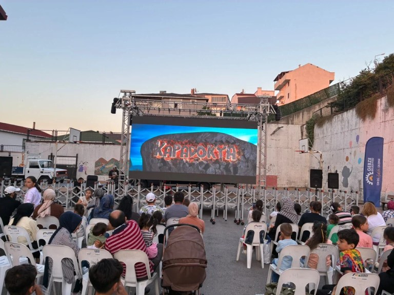 Gebze'de açık hava sinema keyfi sürüyor - 3. görsel