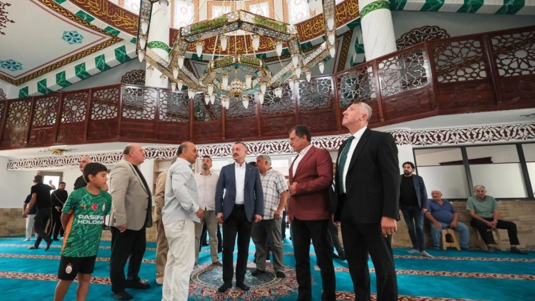 Tahir Büyükakın Karamürsel’de esnafla buluştu