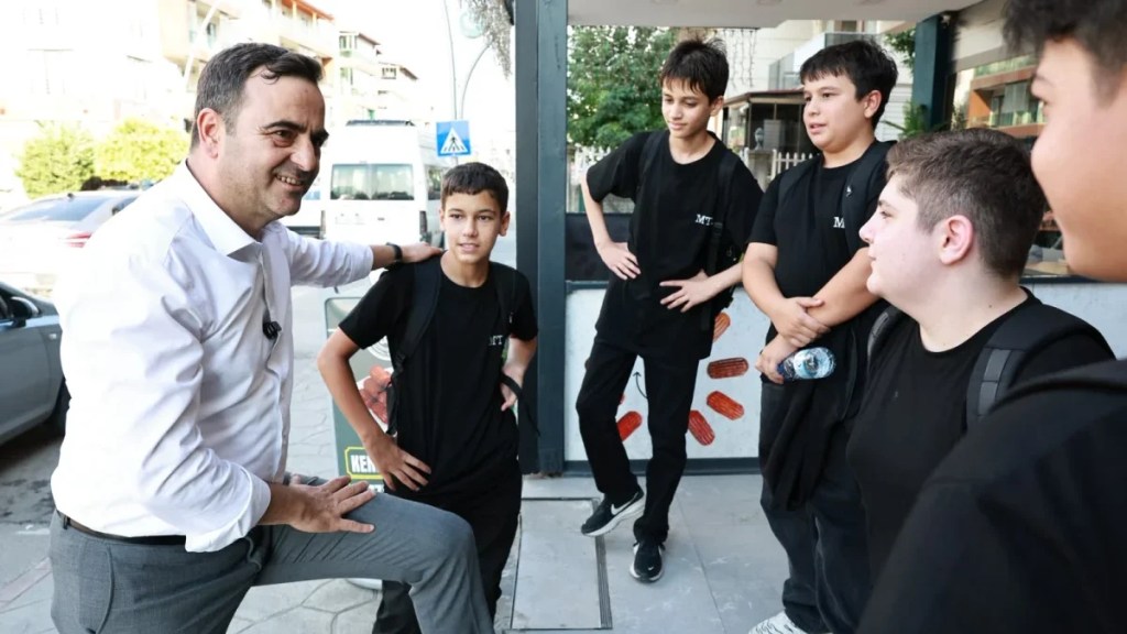 Başkan Özlü esnaf ve vatandaşla buluştu