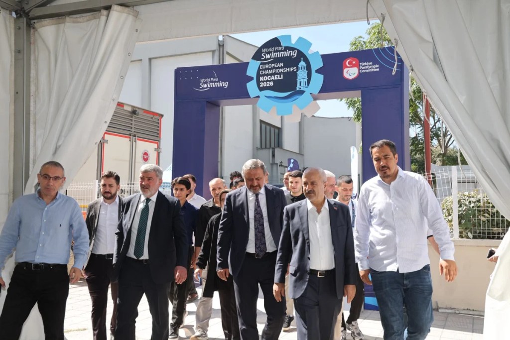 Büyükgöz'den voleybol takımına moral ziyareti