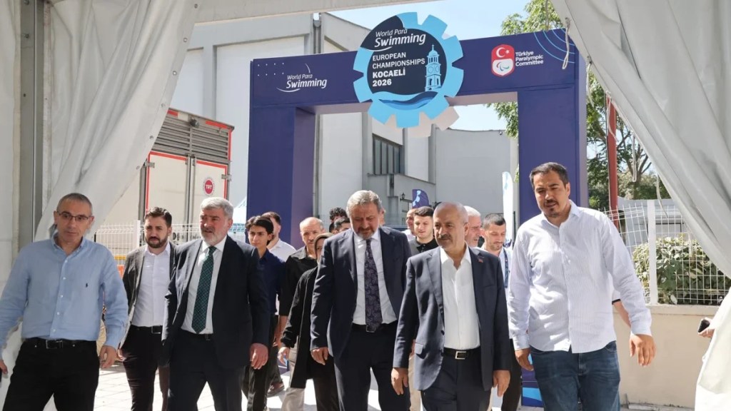 Büyükgöz’den voleybol takımına moral ziyareti