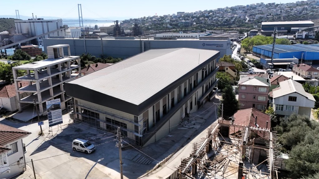 Dilovası'ndaki yeni hizmet binasında son dokunuşlar