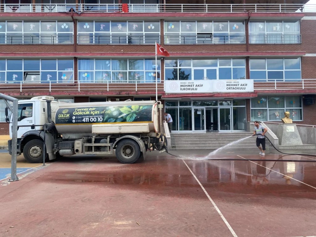 Gölcük'te okul bahçeleri hazırlandı - 2. görsel
