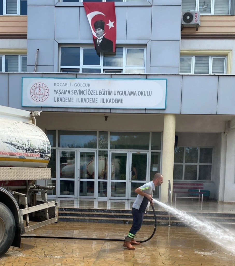 Gölcük'te okul bahçeleri hazırlandı - 3. görsel