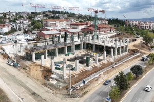 Gölcük’te spor kompleksi inşaatı hızla sürüyor