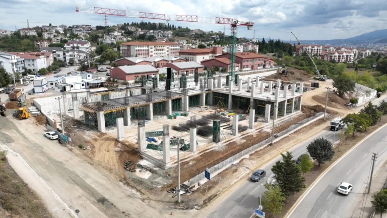 Gölcük'te spor kompleksi inşaatı hızla sürüyor - 3. görsel