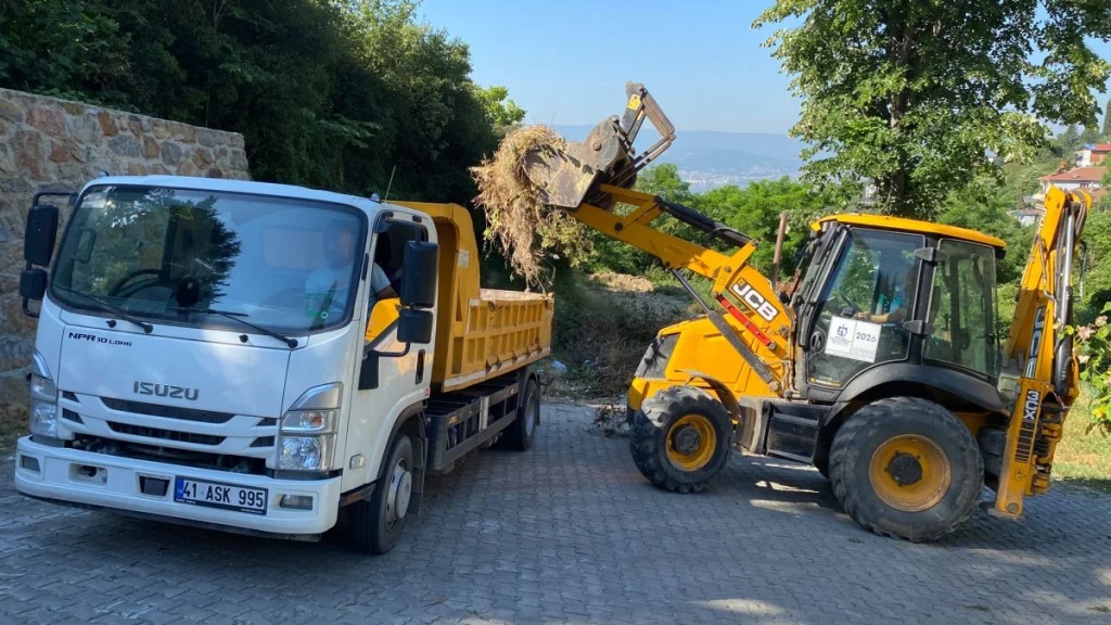 Mezarlıklarda kapsamlı bakım çalışması başladı