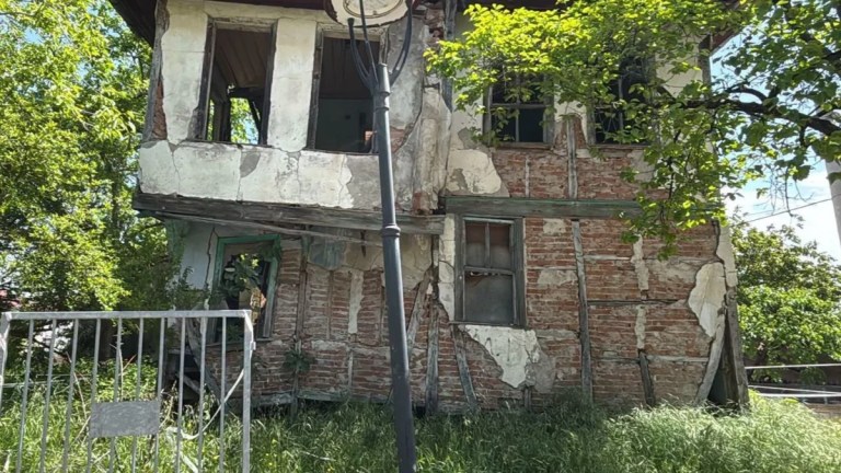 Gölcük’te iki metruk bina daha yıkıldı!