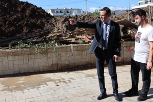 Başiskele’de sel mağduru esnafa destek sözü