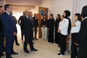 Başkan Şener Söğüt haftaya liselilerle başladı