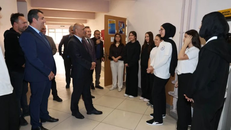 Başkan Şener Söğüt haftaya liselilerle başladı