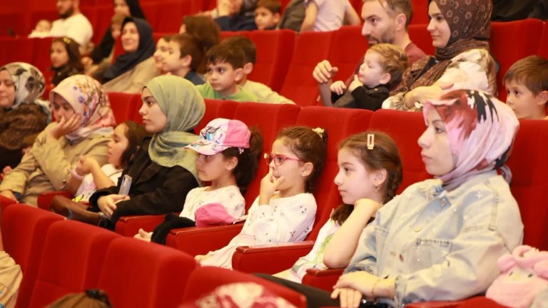 Büyükgöz minik sinemaseverlerle buluştu