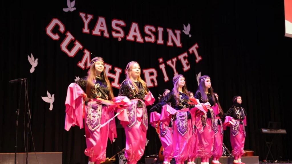 Çayırova’da 29 Ekim coşkusu yaşandı