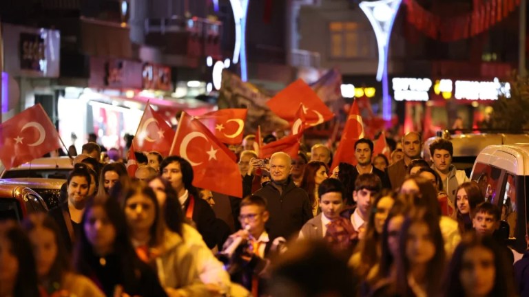 Cumhuriyet sonsuza dek yaşatılacak