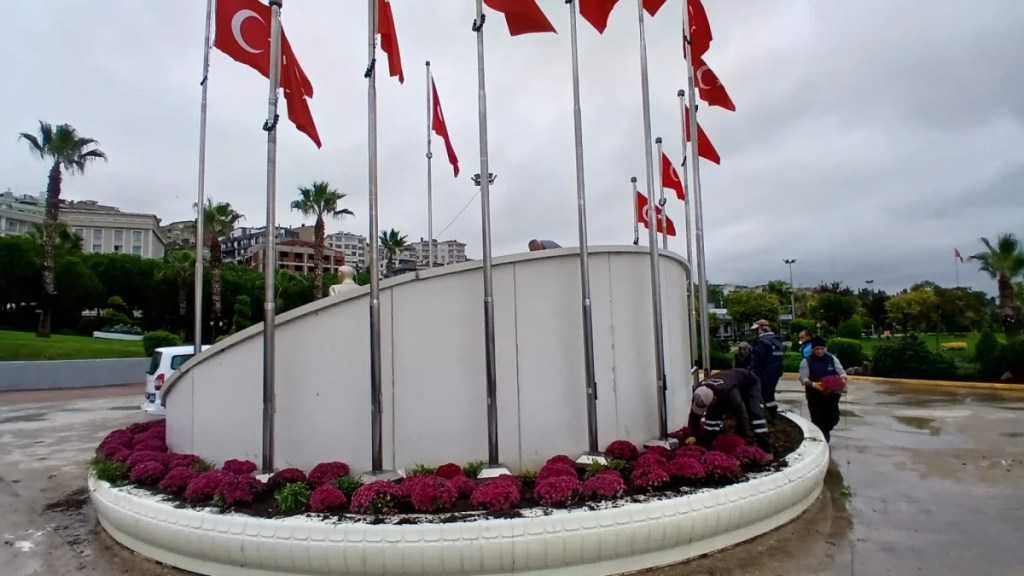 Darıca’da yeşil alanlara mevsimlik çiçekler