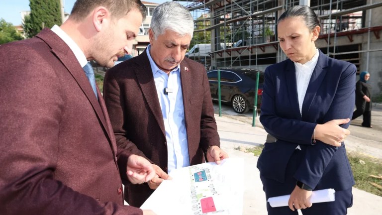 Dilovası’nda parklar baştan aşağı yenileniyor