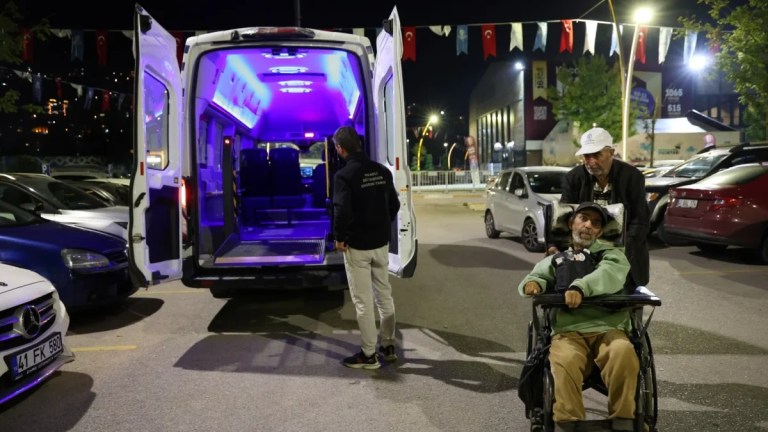 Engelli yazar Erdal Yalçın Kocaeli’de okurlarıyla buluştu