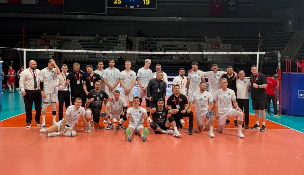 Gebze Belediyespor Kupa Voley'de çeyrek finale çıktı
